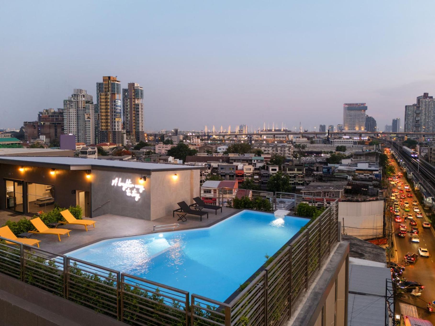 Lumen Bangkok Udomsuk Station Hotell Eksteriør bilde